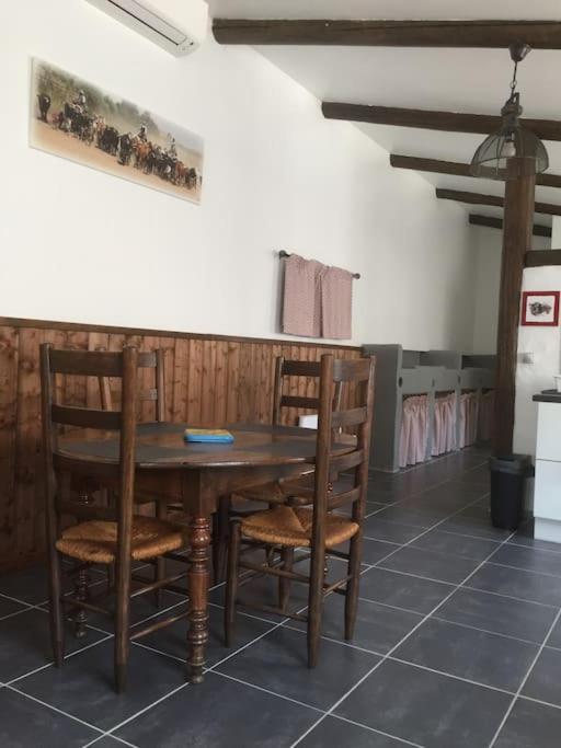 ארל Logement Insolite Au Coeur D'Une Ecurie מראה חיצוני תמונה