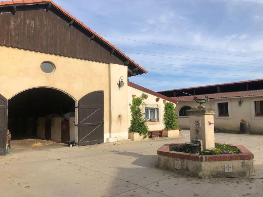 ארל Logement Insolite Au Coeur D'Une Ecurie מראה חיצוני תמונה